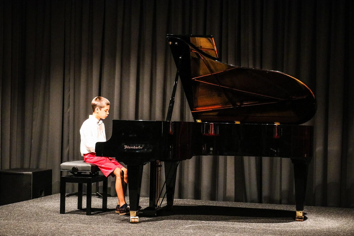 Giáo sư Piano từ Học viện Âm nhạc Quốc gia Việt Nam