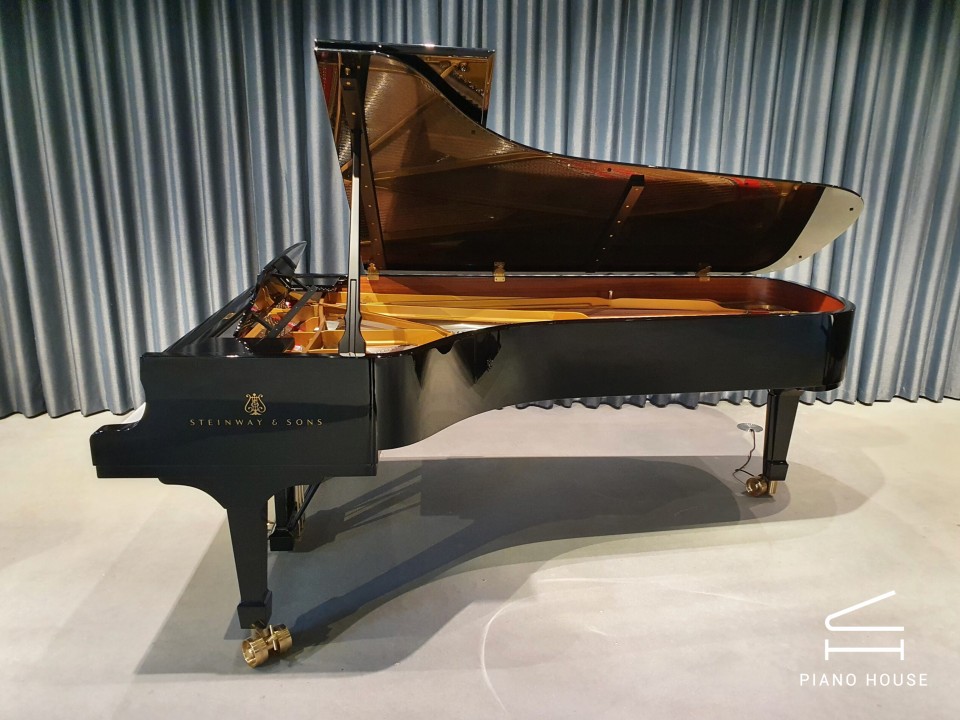 Steinway & Sons Model D Spirio | r Concert Grand Piano